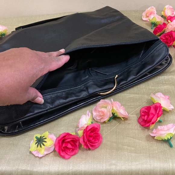 Claire's Hanging Travel Bag, Black - Picture 11 of 13